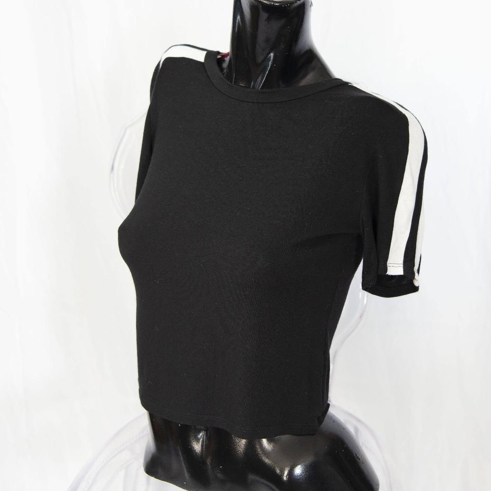 Women's black crop top tee
